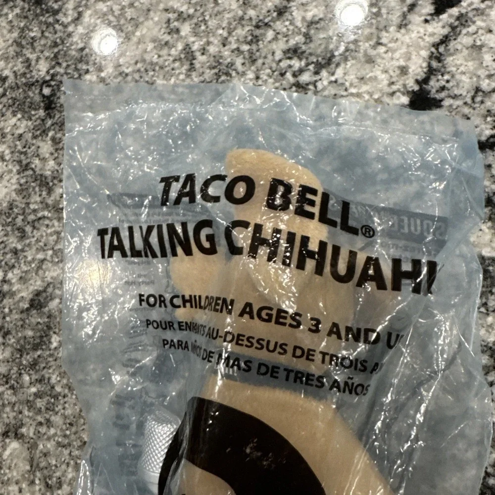 Vintage Yo Quiero Taco Bell Plush Talking‎ Dog-Sealed, Sitting With Microphone